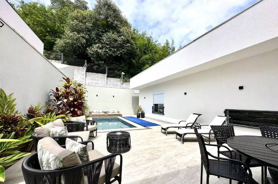 Casa, 3 quartos, 240 m² - Foto 1